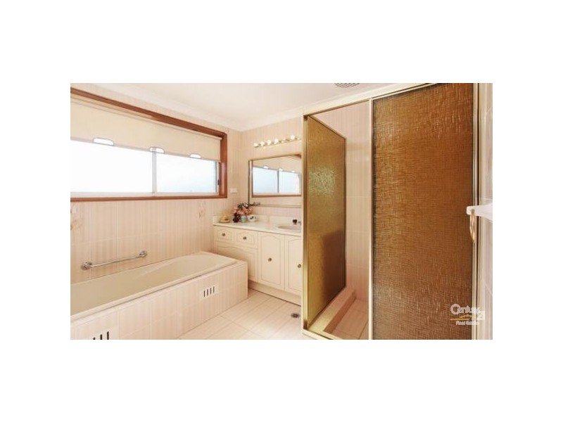 15 Castlereagh St, Bossley Park NSW 2176