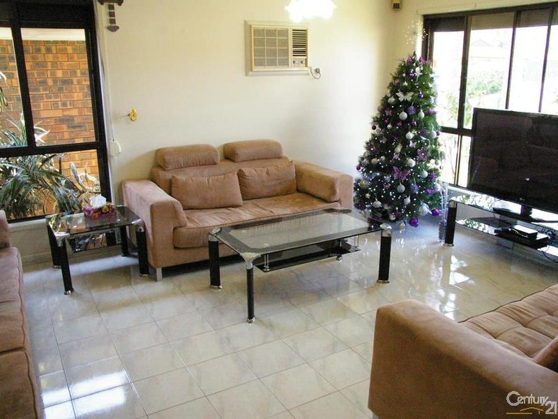 65 Bettong Crescent, Bossley Park NSW 2176