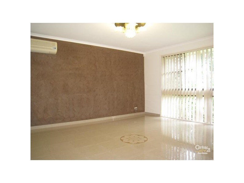 19 Pleasant Street, Bossley Park NSW 2176