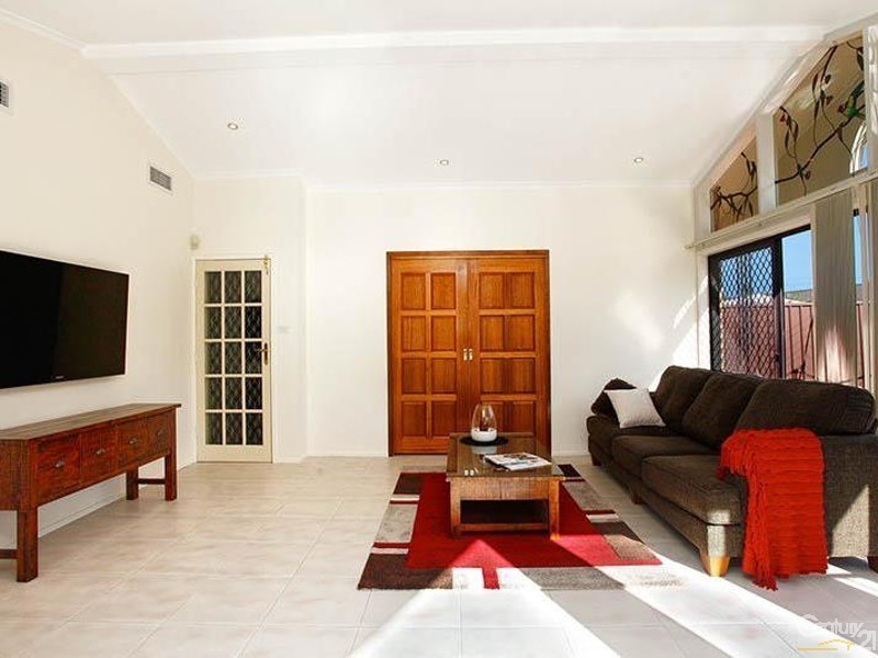 15 Newmen Close, Wetherill Park NSW 2164