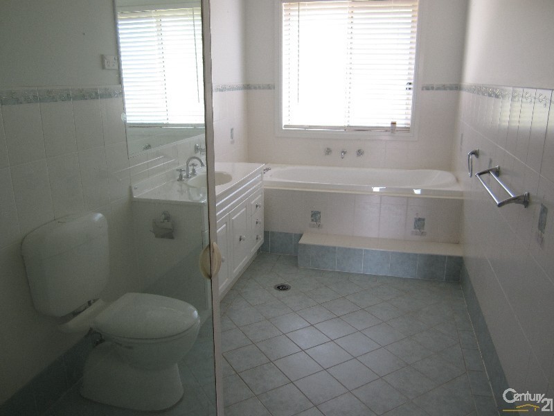 6 Kiernan Crescent, Abbotsbury NSW 2176