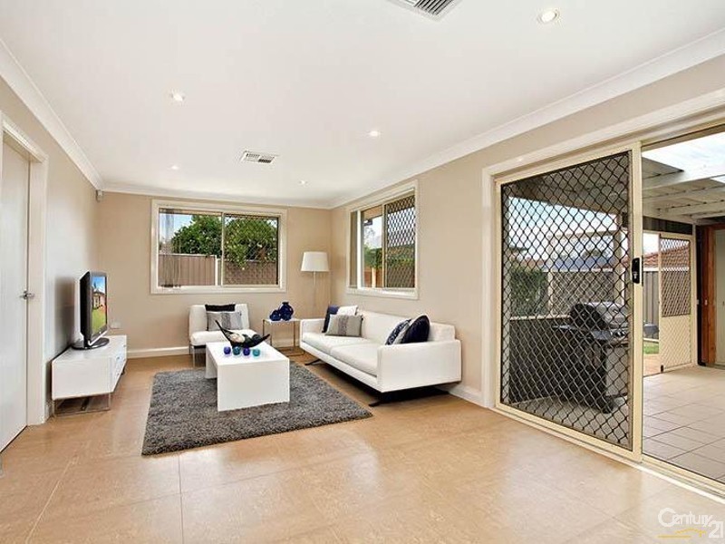 4 Glenton Street, Abbotsbury NSW 2176