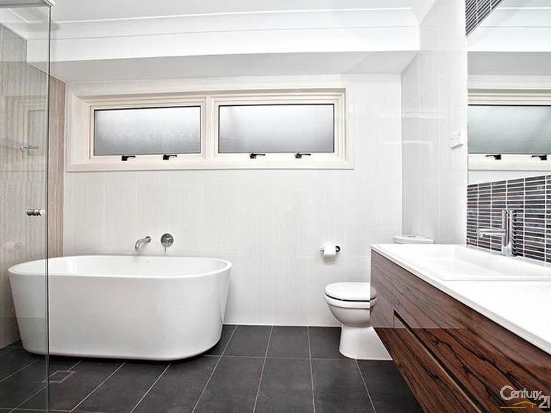 4 Glenton Street, Abbotsbury NSW 2176