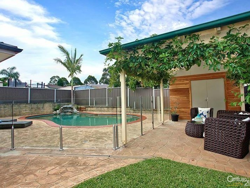 4 Glenton Street, Abbotsbury NSW 2176