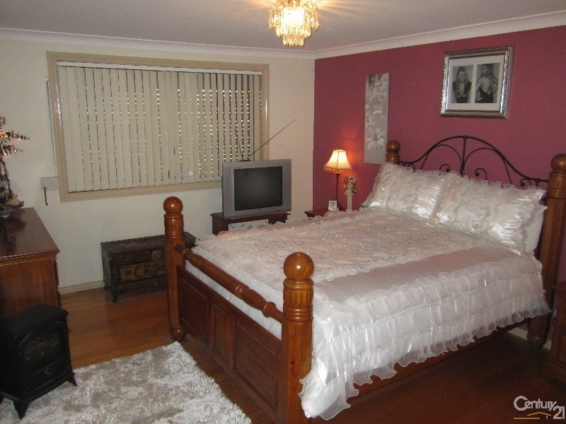 Edensor Park NSW 2176