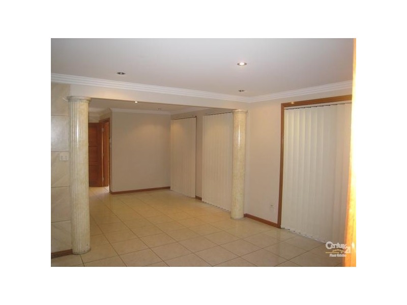 10 Kemmel Pl, Bossley Park NSW 2176