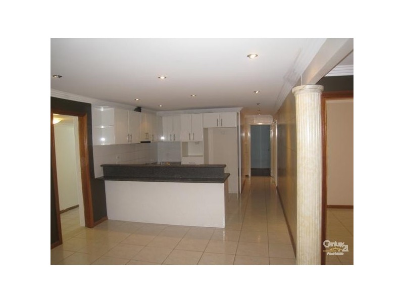 10 Kemmel Pl, Bossley Park NSW 2176