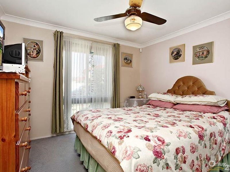 62 Sartor Crescent, Bossley Park NSW 2176