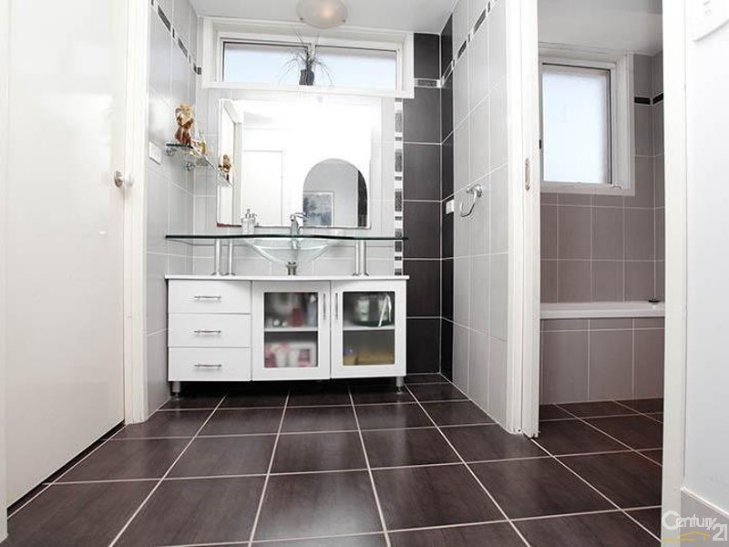 68 Tallowood Crescent, Bossley Park NSW 2176