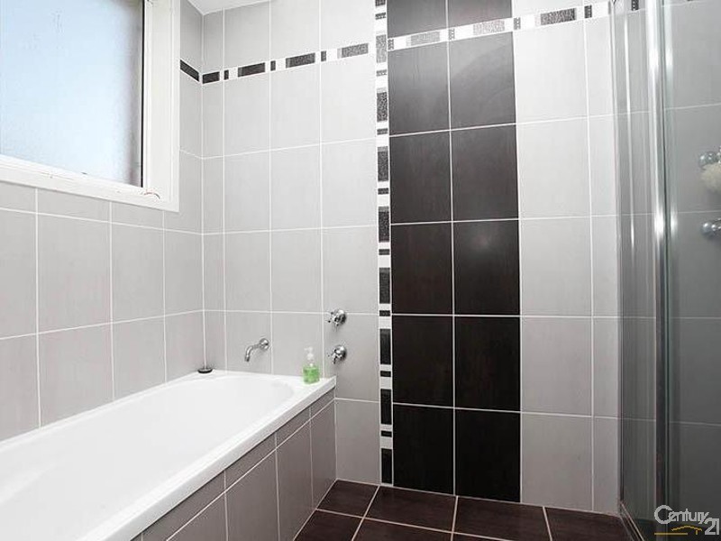 68 Tallowood Crescent, Bossley Park NSW 2176