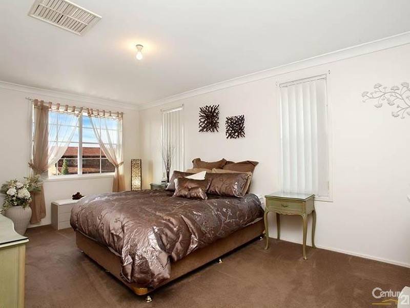 68 Tallowood Crescent, Bossley Park NSW 2176