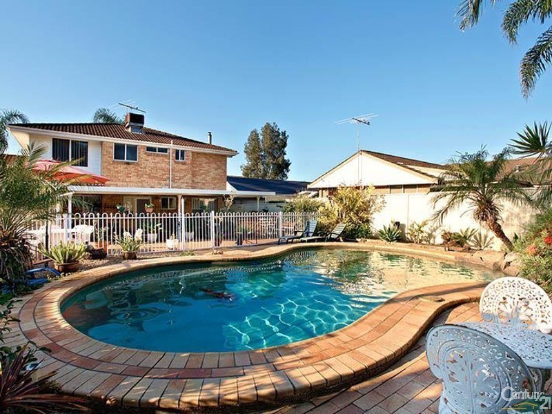 68 Tallowood Crescent, Bossley Park NSW 2176