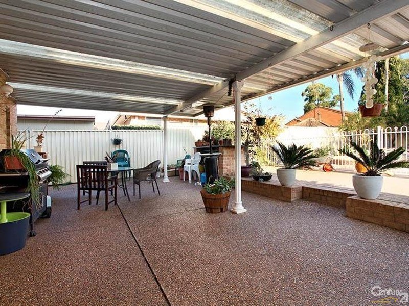 68 Tallowood Crescent, Bossley Park NSW 2176