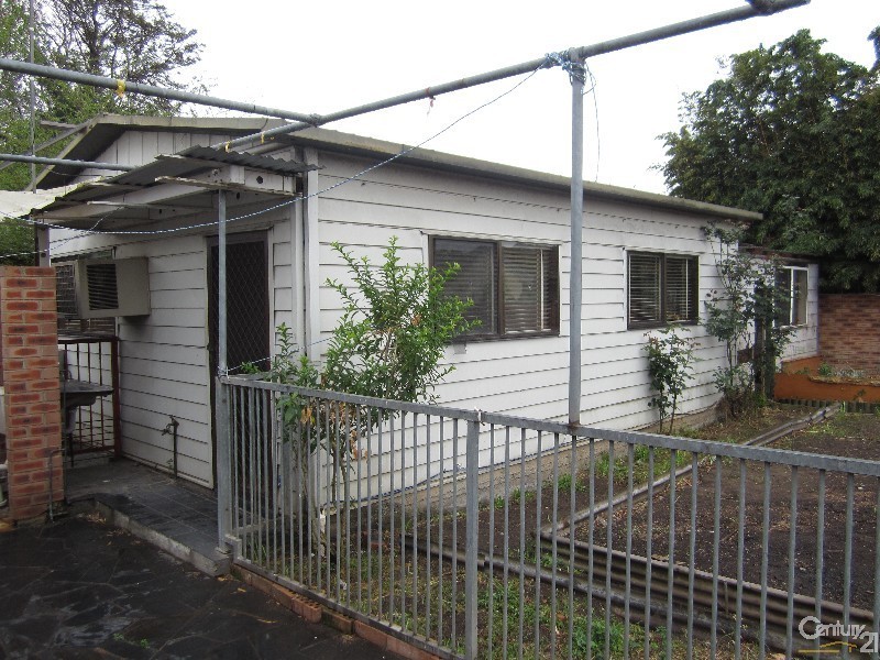 6 Malabar Street, Fairfield NSW 2165