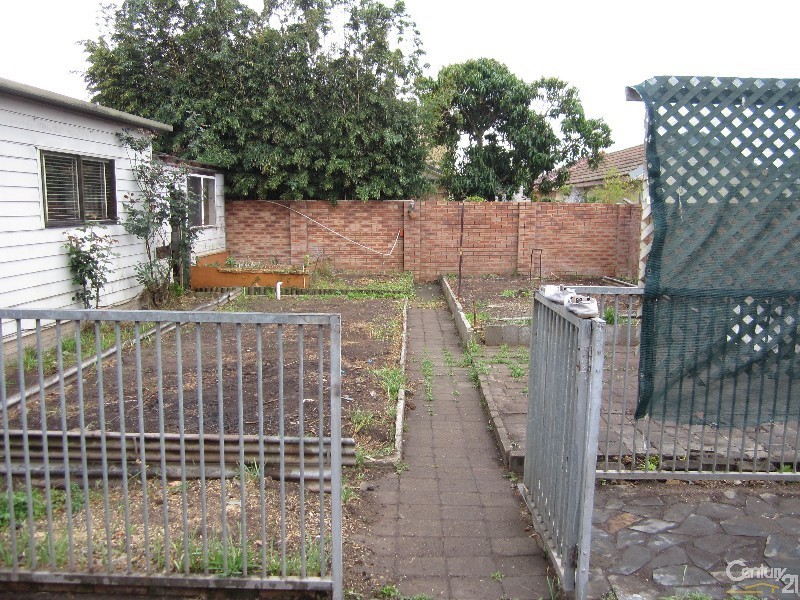 6 Malabar Street, Fairfield NSW 2165