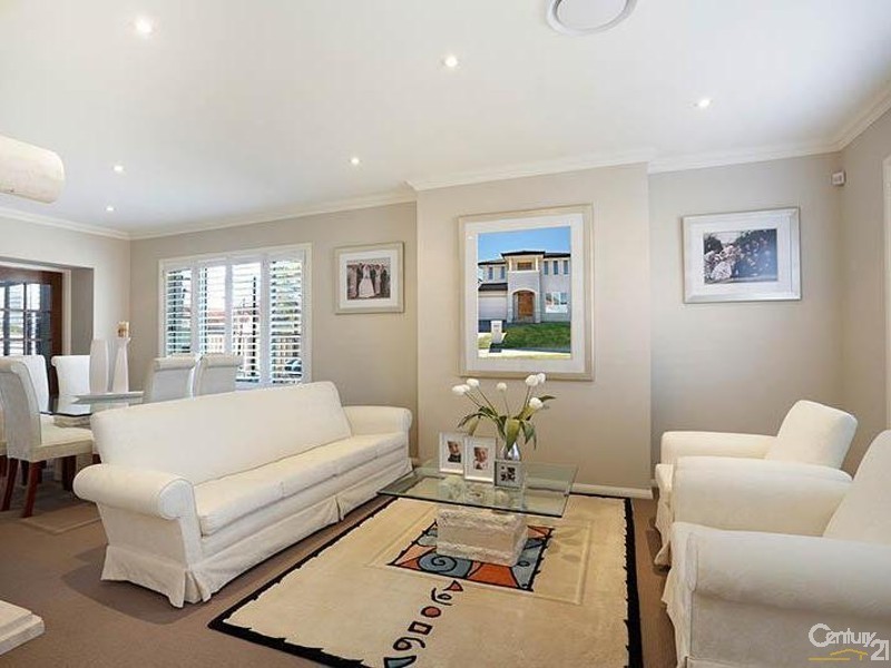 10 Clarke Close, Prairiewood NSW 2176