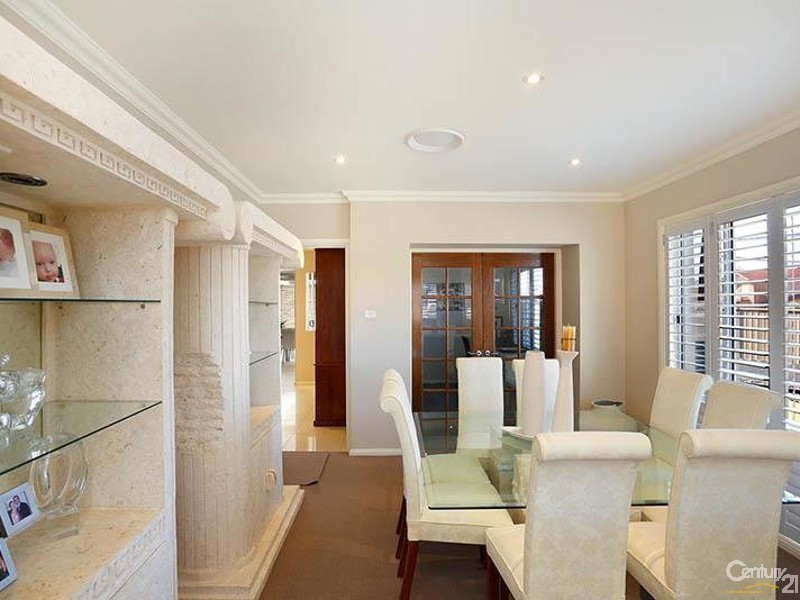 10 Clarke Close, Prairiewood NSW 2176