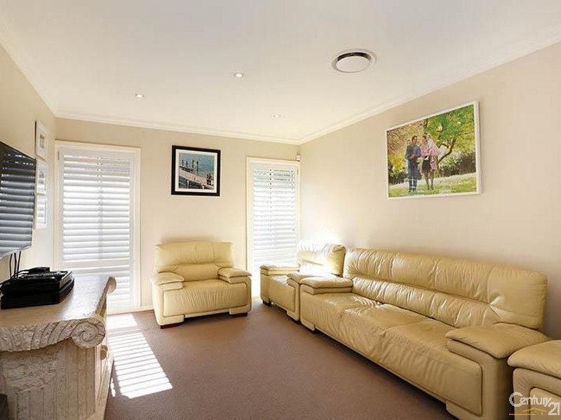 10 Clarke Close, Prairiewood NSW 2176