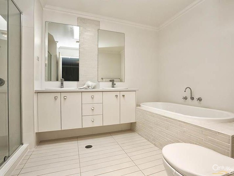 10 Clarke Close, Prairiewood NSW 2176