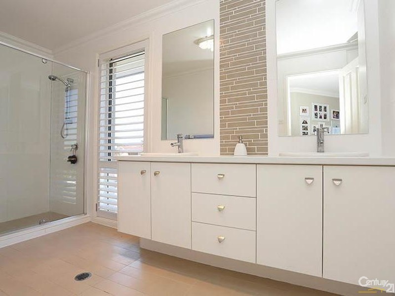 10 Clarke Close, Prairiewood NSW 2176