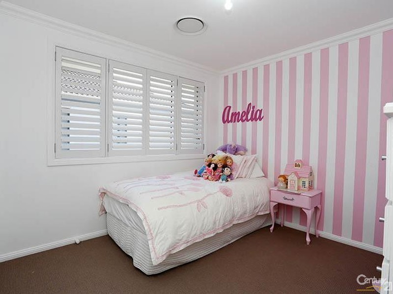 10 Clarke Close, Prairiewood NSW 2176