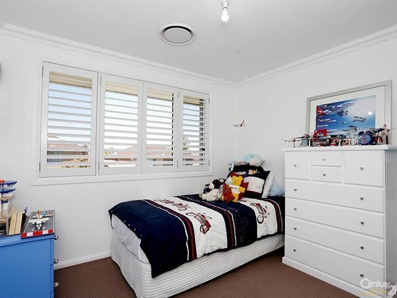 10 Clarke Close, Prairiewood NSW 2176