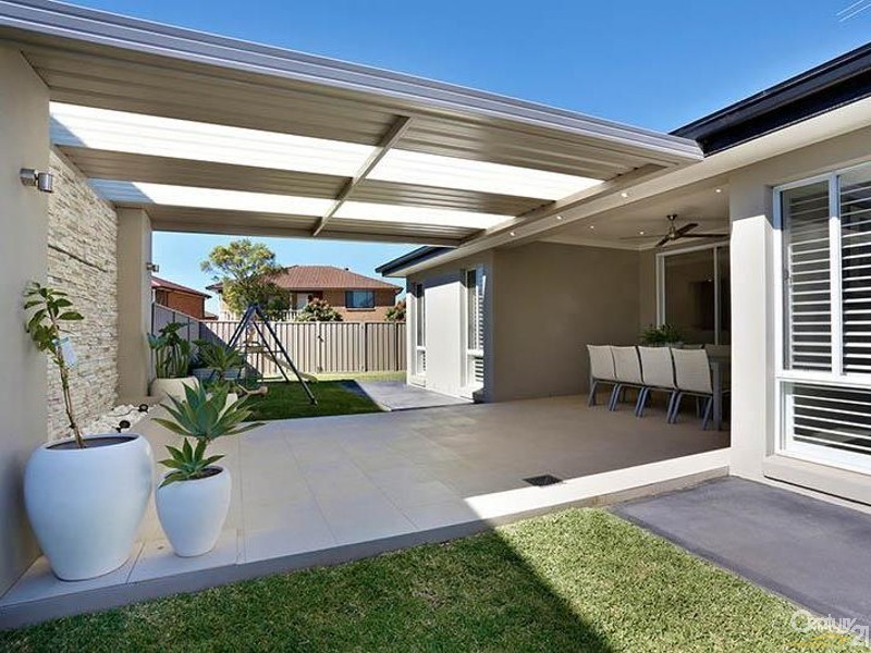 10 Clarke Close, Prairiewood NSW 2176