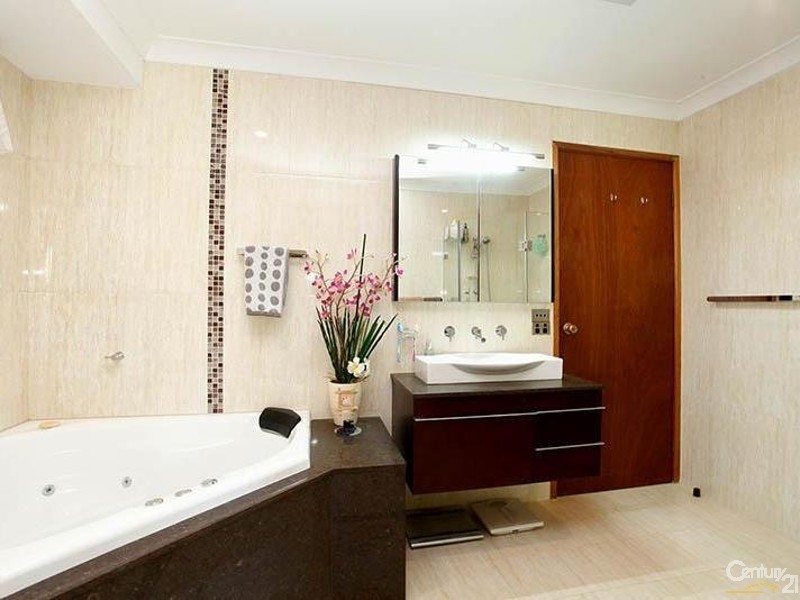 15 Franklin Place, Bossley Park NSW 2176