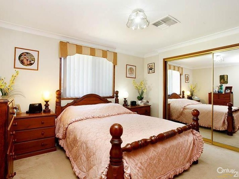 15 Franklin Place, Bossley Park NSW 2176