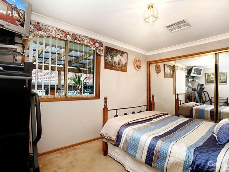 15 Franklin Place, Bossley Park NSW 2176