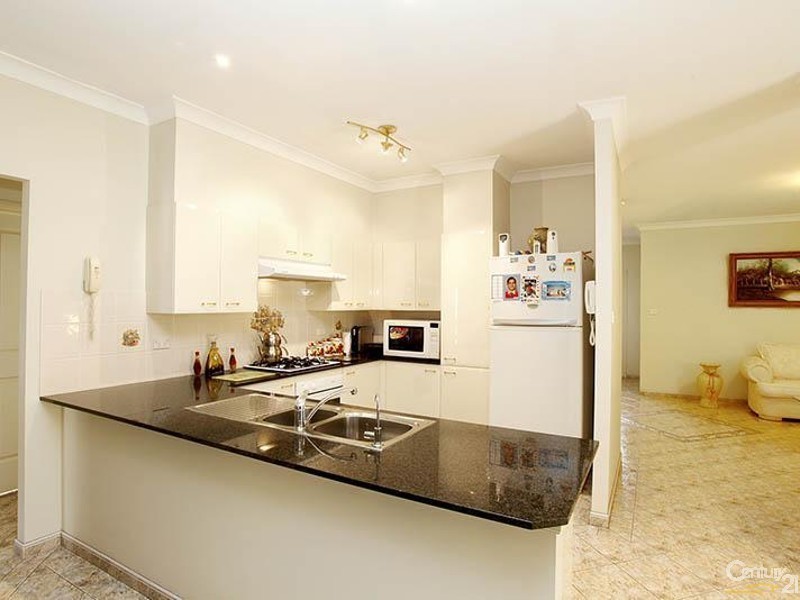 7 Badger Place, Green Valley NSW 2168