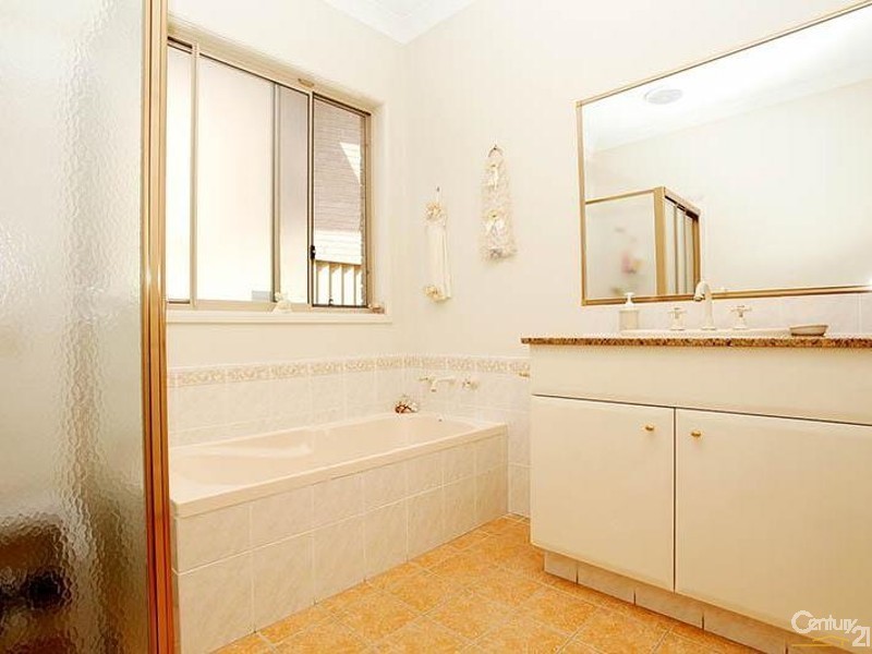 7 Badger Place, Green Valley NSW 2168