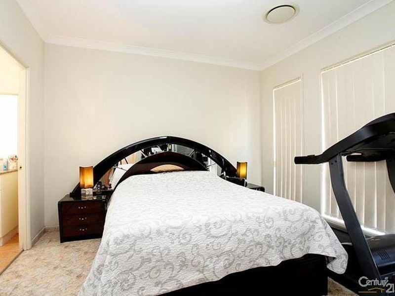 7 Badger Place, Green Valley NSW 2168