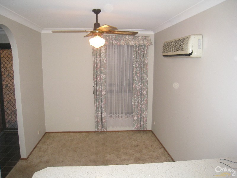 25 Corinda Street, St Johns Park NSW 2176