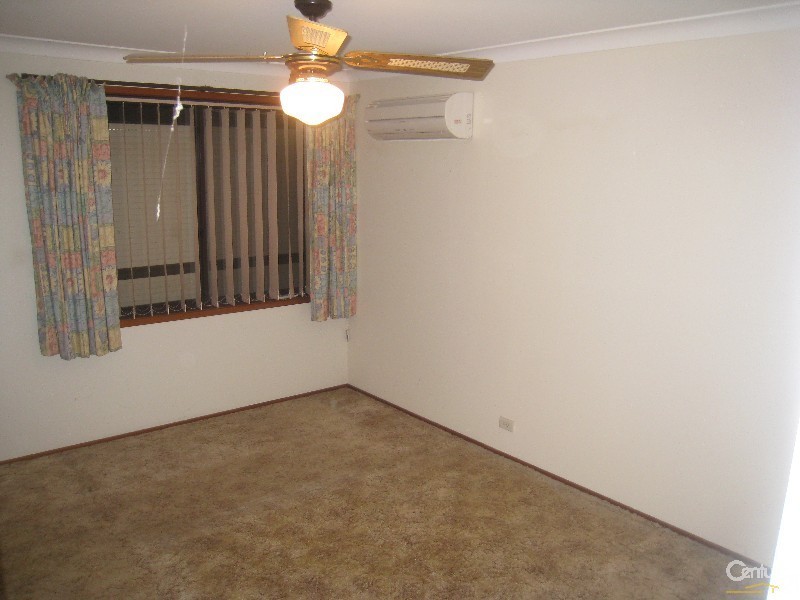 25 Corinda Street, St Johns Park NSW 2176