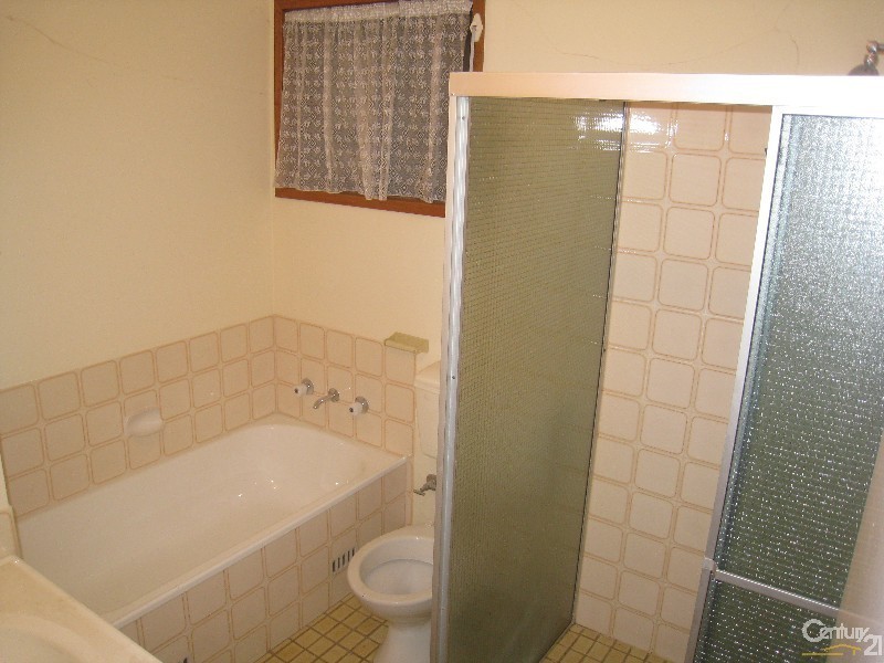 25 Corinda Street, St Johns Park NSW 2176