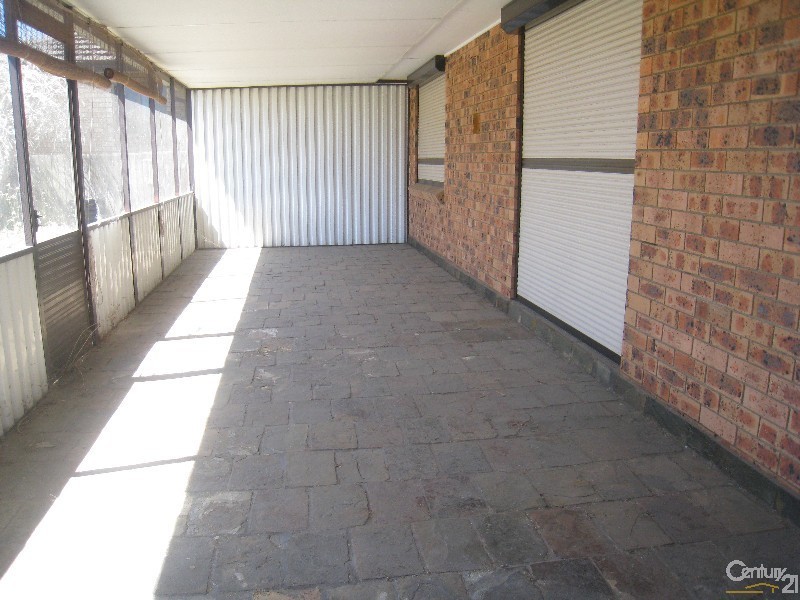 25 Corinda Street, St Johns Park NSW 2176