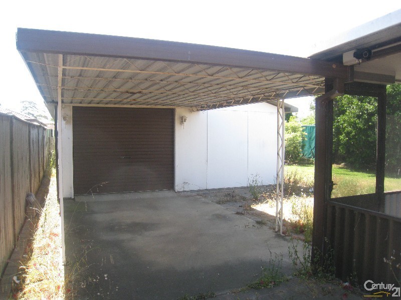 25 Corinda Street, St Johns Park NSW 2176