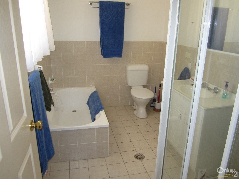 Edensor Park NSW 2176