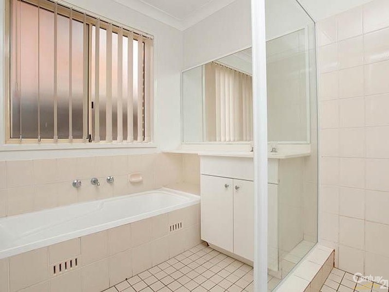 25 Warragamba Crescent, Bossley Park NSW 2176