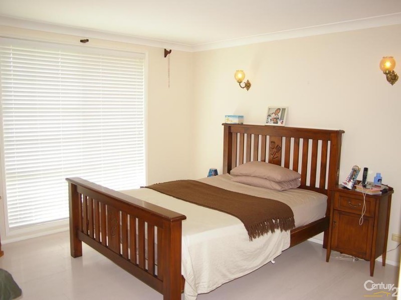 34 Dalpra Crescent, Bossley Park NSW 2176