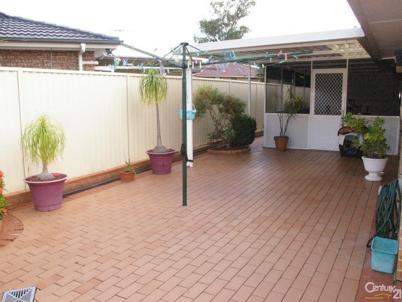 34 Dalpra Crescent, Bossley Park NSW 2176