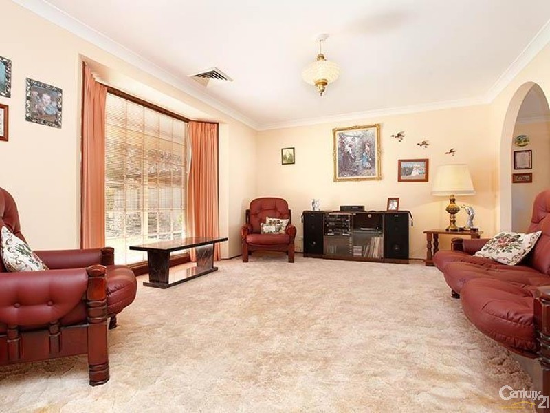 43 Arrowhead Road, Greenfield Park NSW 2176