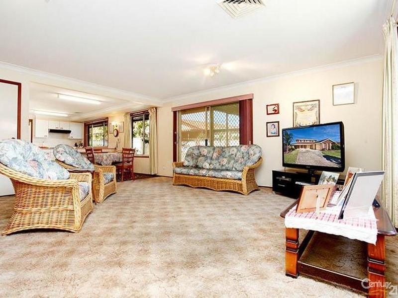 43 Arrowhead Road, Greenfield Park NSW 2176