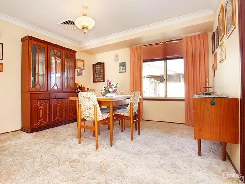 43 Arrowhead Road, Greenfield Park NSW 2176