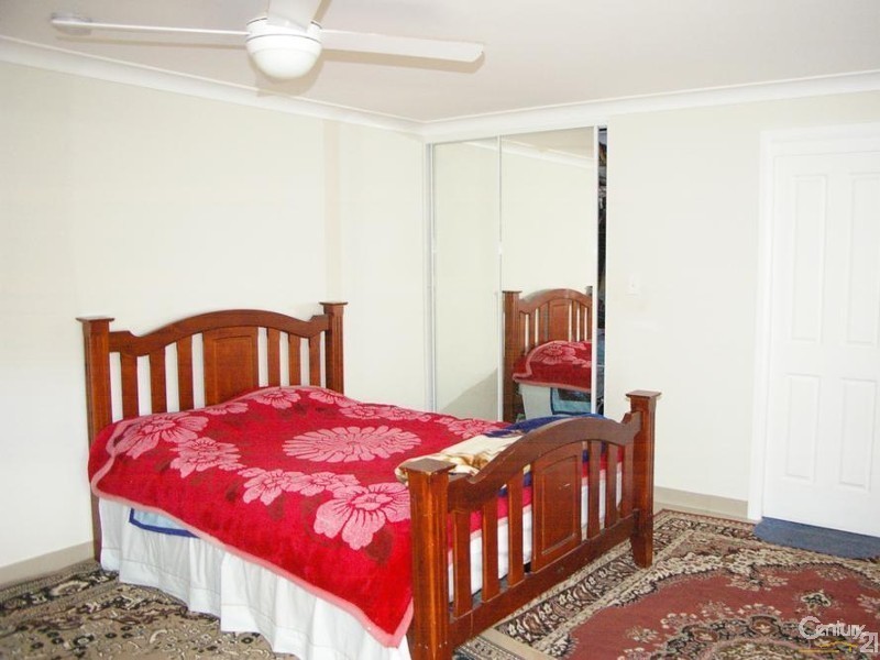 Edensor Park NSW 2176