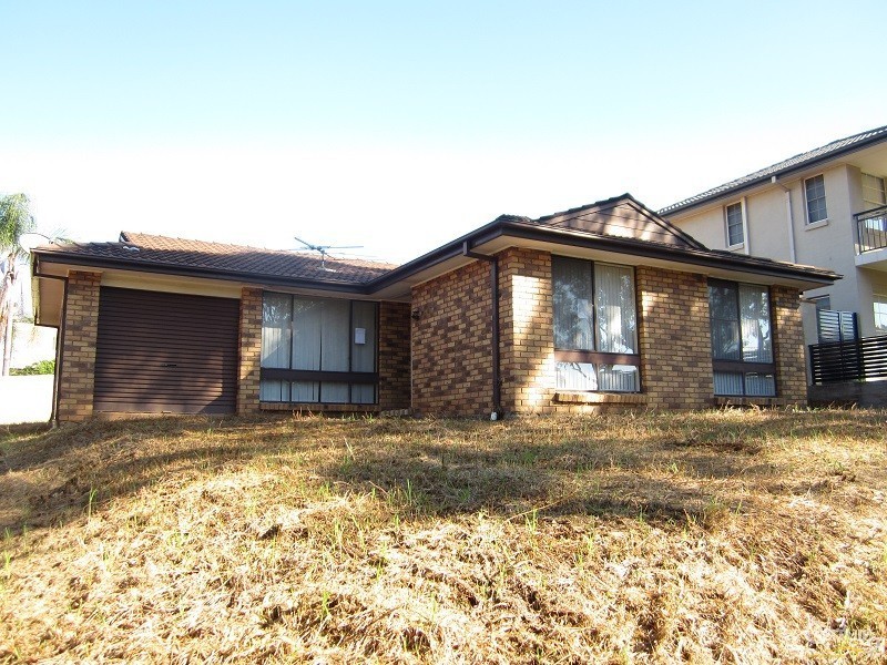 4 Franklin Place, Bossley Park NSW 2176