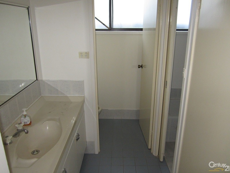 4 Franklin Place, Bossley Park NSW 2176