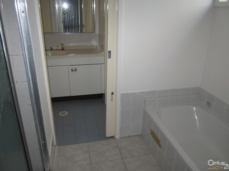 4 Franklin Place, Bossley Park NSW 2176