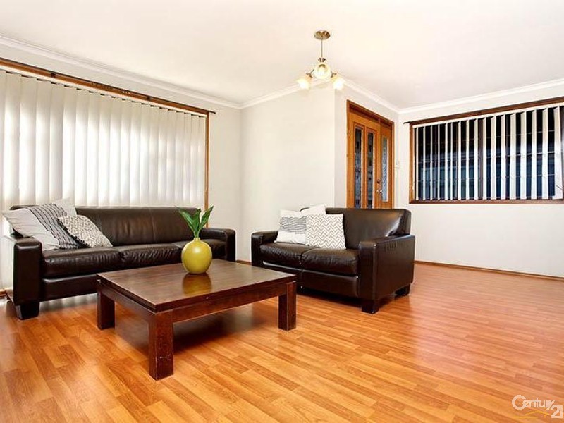 19 Salter Road, Bossley Park NSW 2176